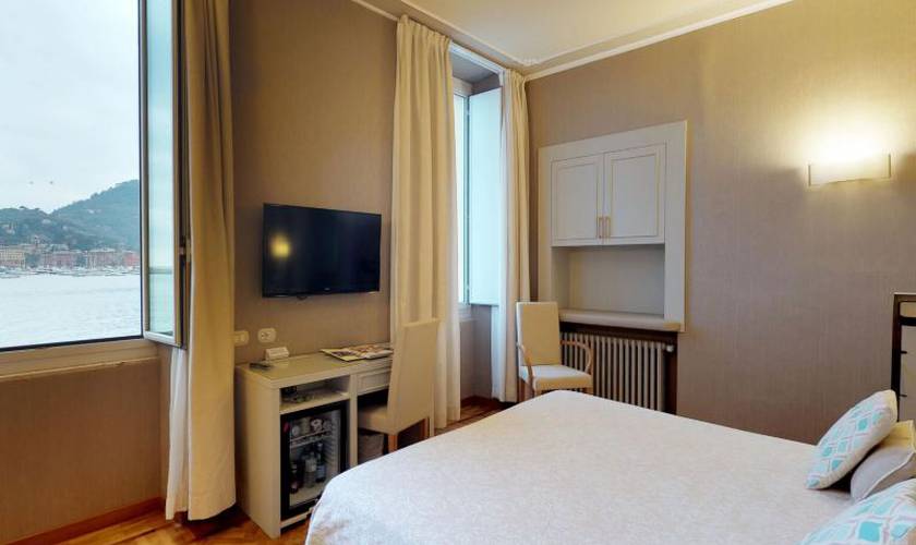 Double room with garden-sea view Hotel Metropole & Santa Margherita**** SANTA MARGHERITA LIGURE Double room with garden-sea view Hotel Metropole & Santa Margherita**** SANTA MARGHERITA LIGURE