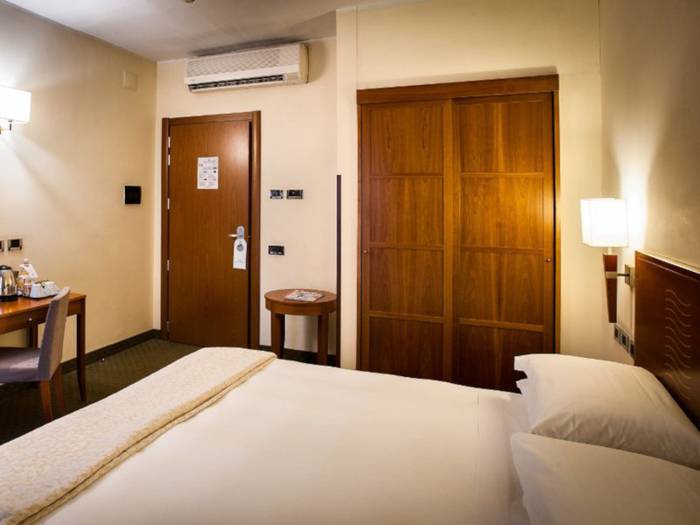 Classic double room hotel dei cavalieri caserta**** Classic double room hotel dei cavalieri caserta****