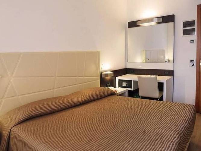Camera matrimoniale hotel ambasciatori**** venezia-mestre Camera matrimoniale hotel ambasciatori**** venezia-mestre