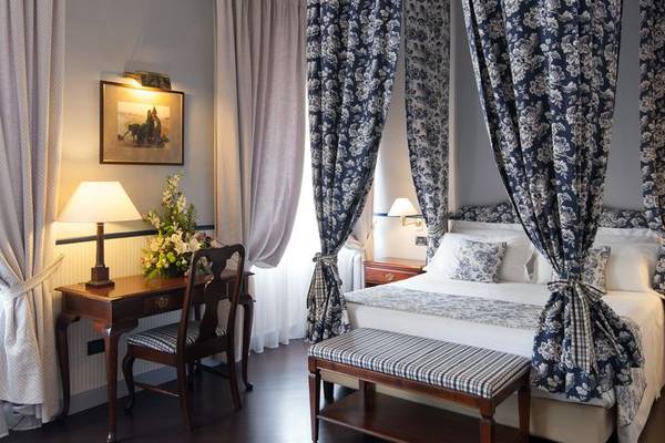 Deluxe Queen single room french bed Hotel Victoria**** in TURIN