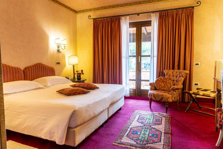 Classic red double room Hotel Boccaccio**** PISA-CALCINAIA