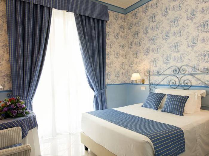 Classic queen single room french bed Hotel Victoria**** TURIN