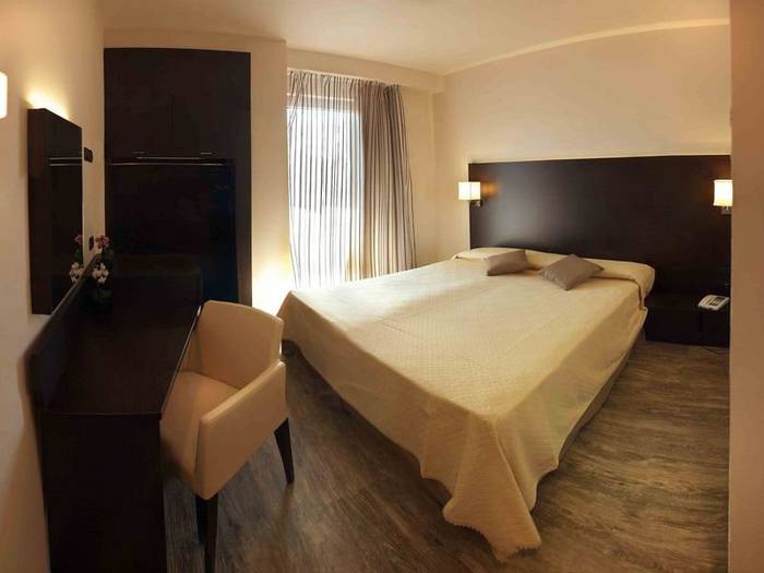 Classic double room for single use bonotto hotel & apartments*** desenzano del garda Classic double room for single use bonotto hotel & apartments*** desenzano del garda