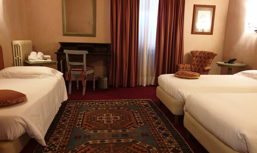 Classic triple room Hotel Boccaccio**** PISA-CALCINAIA Classic triple room Hotel Boccaccio**** PISA-CALCINAIA