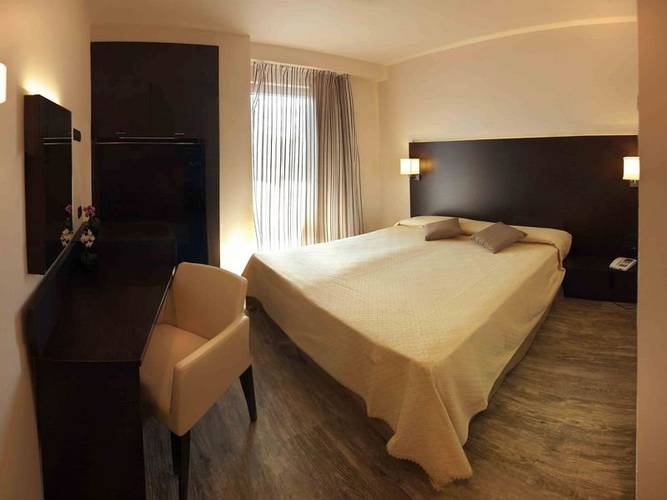Classic double room for single use bonotto hotel & apartments*** desenzano del garda Classic double room for single use bonotto hotel & apartments*** desenzano del garda