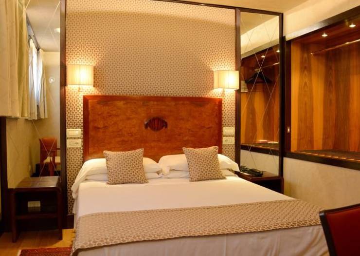 Classic single room Hotel Saturnia & International**** VENICE Classic single room Hotel Saturnia & International**** VENICE