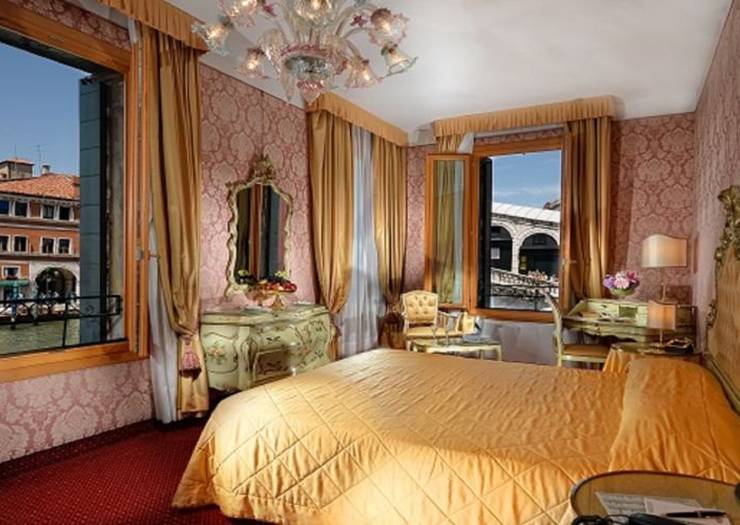 Junior suite con vista sul canal grande Hotel Rialto**** VENEZIA Junior suite con vista sul canal grande Hotel Rialto**** VENEZIA