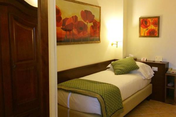 Single room Hotel Athena**** in SIENA