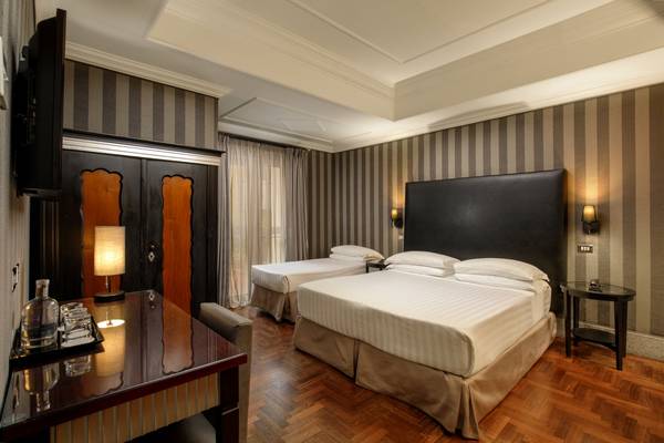 Camera deluxe tripla Hotel Royal Court**** a ROMA