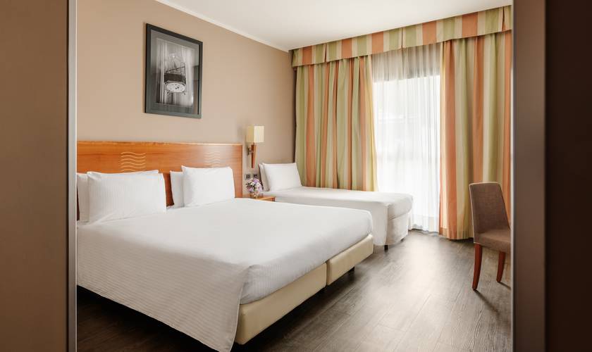 Family room Hotel Dei Cavalieri Caserta**** CASERTA Family room Hotel Dei Cavalieri Caserta**** CASERTA