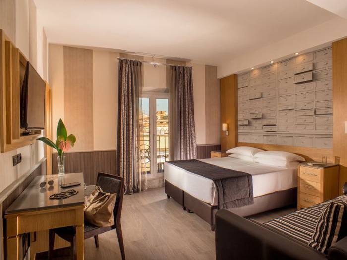 Deluxe triple room hotel royal court**** rome Deluxe triple room hotel royal court**** rome