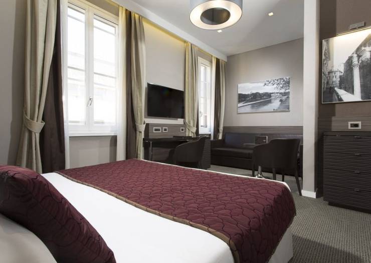 Deluxe triple room Hotel Artemide**** ROME