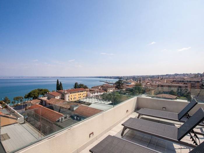 Superior quadruple room bonotto hotel & apartments*** desenzano del garda Superior quadruple room bonotto hotel & apartments*** desenzano del garda