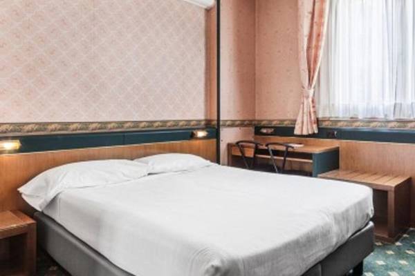 Economy double room Hotel Des Etrangers*** in MILAN