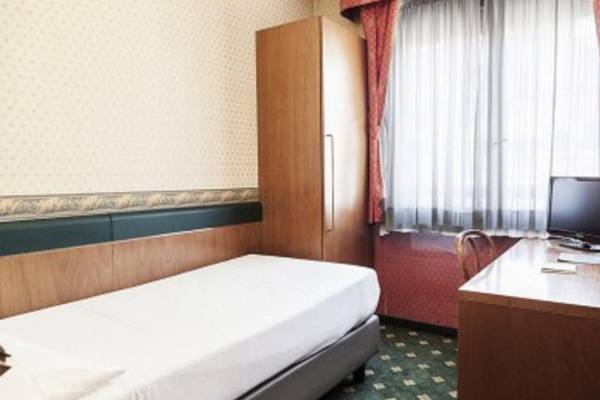 Classic single room Hotel Des Etrangers*** in MILAN