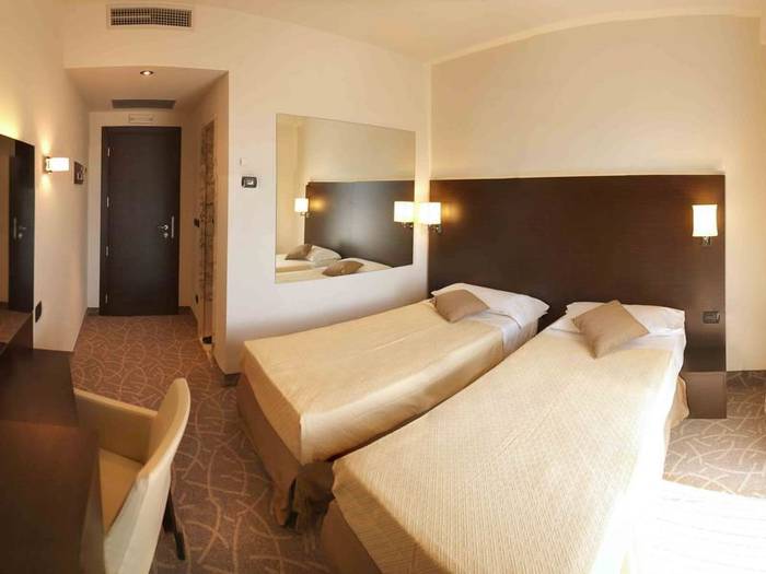 Classic double or twin bonotto hotel & apartments*** desenzano del garda Classic double or twin bonotto hotel & apartments*** desenzano del garda