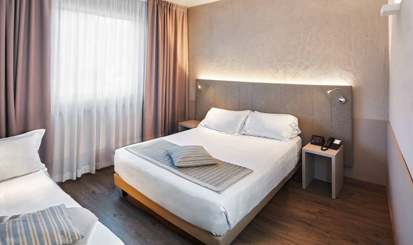 Superior triple room First Hotel Malpensa**** MILANO-MALPENSA Superior triple room First Hotel Malpensa**** MILANO-MALPENSA