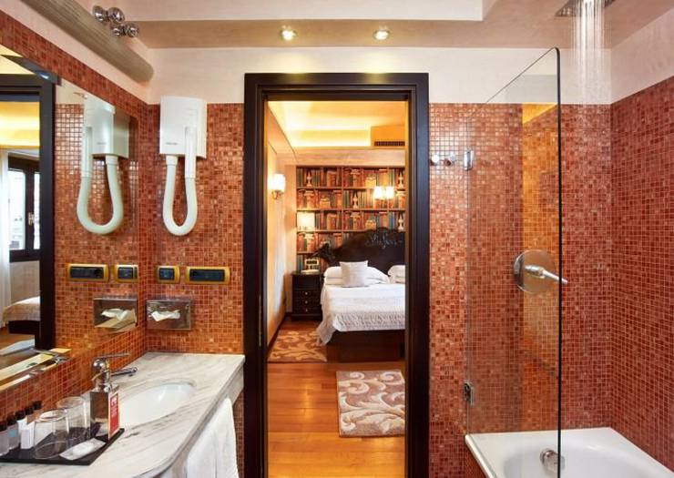 Classic double room Hotel Saturnia & International**** VENICE Classic double room Hotel Saturnia & International**** VENICE
