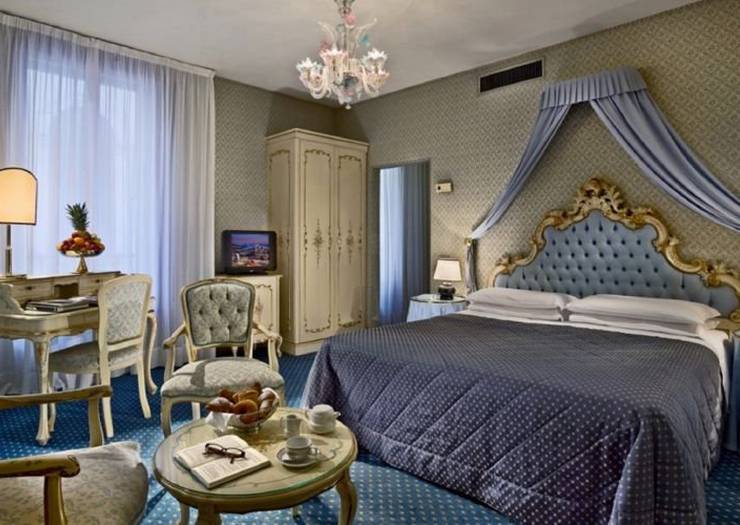 Junior suite con vista sul canal grande Hotel Rialto**** VENEZIA Junior suite con vista sul canal grande Hotel Rialto**** VENEZIA