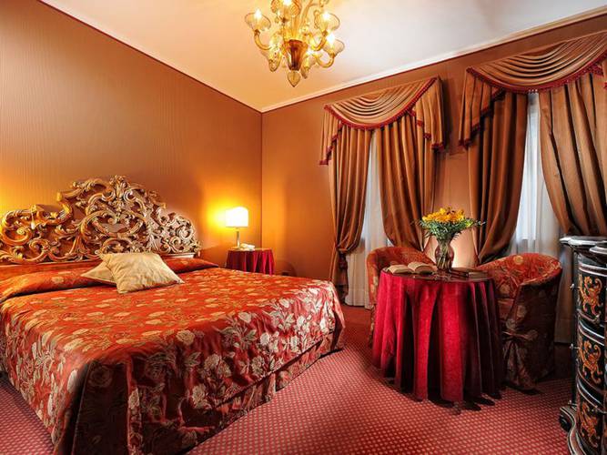 Superior double room Hotel Concordia**** VENICE Superior double room Hotel Concordia**** VENICE
