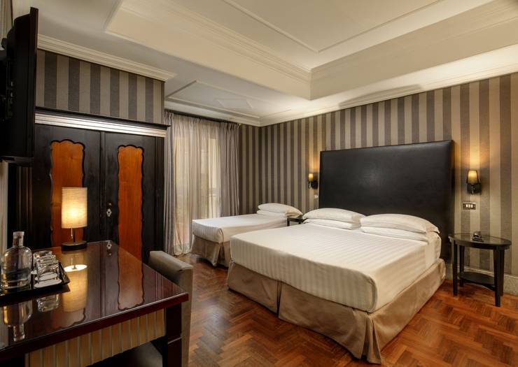 Camera deluxe tripla Hotel Royal Court**** ROMA Camera deluxe tripla Hotel Royal Court**** ROMA