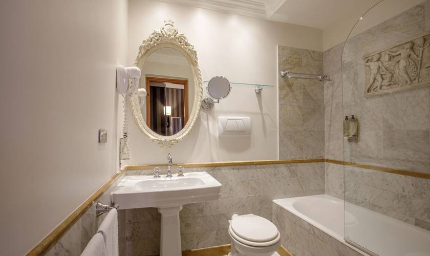 Standard double room Hotel Royal Court**** ROME Standard double room Hotel Royal Court**** ROME