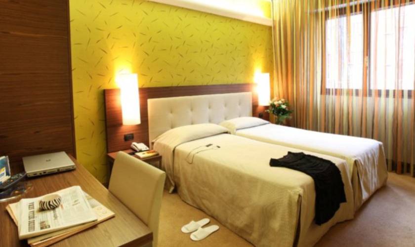 Premium double or twin room Hotel Des Etrangers*** MILAN