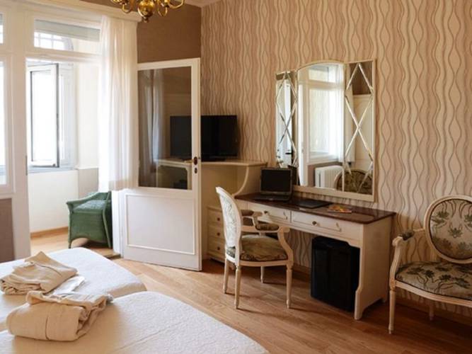 Superior twin room hotel metropole & suisse au lac**** como Superior twin room hotel metropole & suisse au lac**** como
