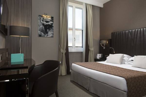 Comfort double room Hotel Artemide**** in ROME