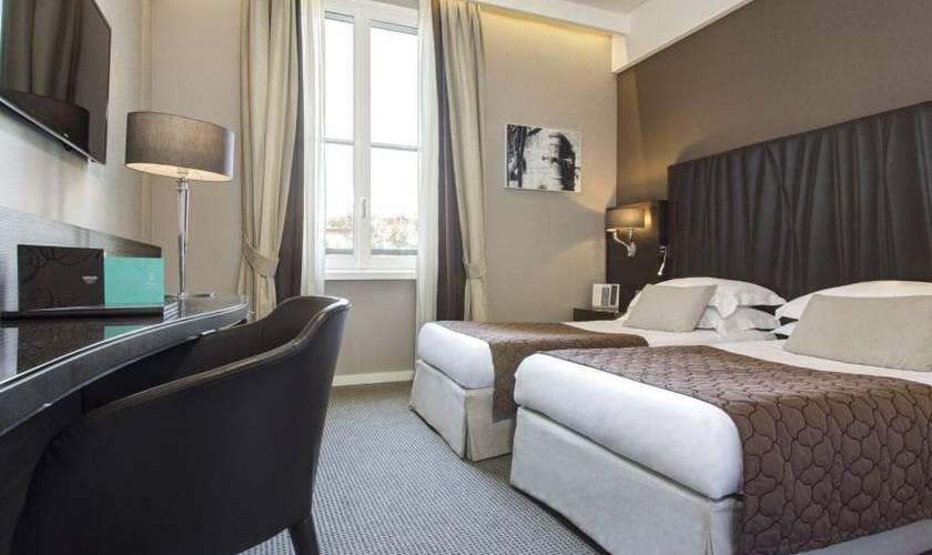 Camera comfort a due letti Hotel Artemide**** ROMA Camera comfort a due letti Hotel Artemide**** ROMA