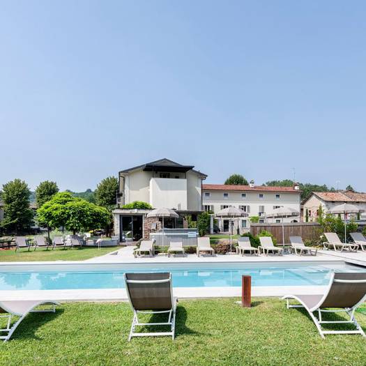 Outdoor swimming pool Hotel Il Corazziere**** COMO-MERONE