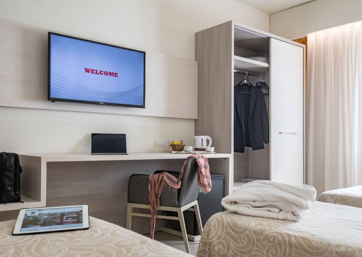 Superior triple room Alfa Fiera Hotel**** VICENZA Superior triple room Alfa Fiera Hotel**** VICENZA