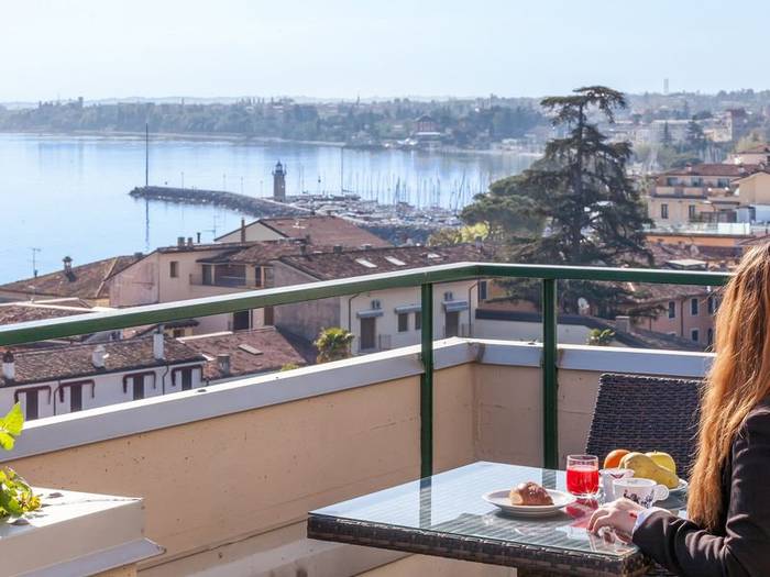 Comfort triple room bonotto hotel & apartments*** desenzano del garda Comfort triple room bonotto hotel & apartments*** desenzano del garda