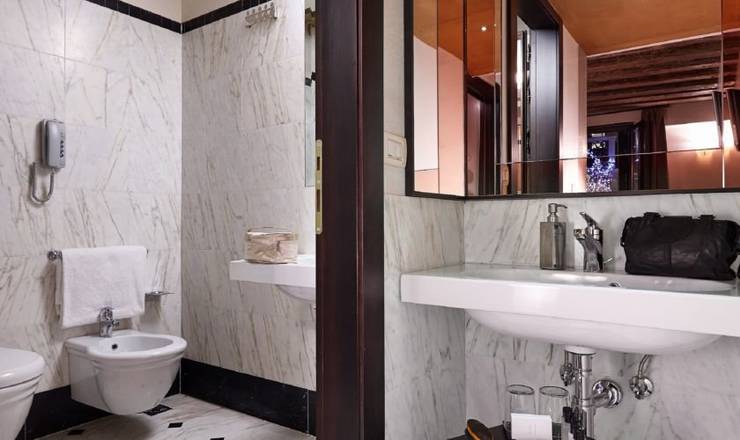 Triple room hotel saturnia & international**** venice Triple room hotel saturnia & international**** venice