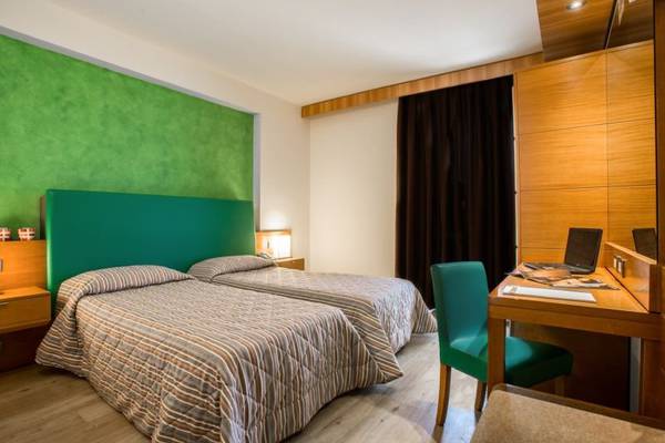 Standard twin room Hotel Galilei**** in PISA