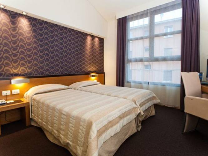Twin room hc3 hotel**** bologna Twin room hc3 hotel**** bologna
