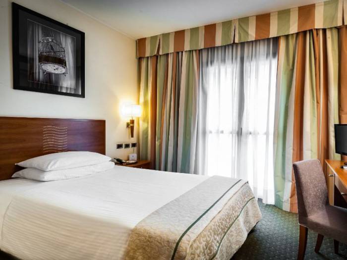 Classic single room hotel dei cavalieri caserta**** Classic single room hotel dei cavalieri caserta****