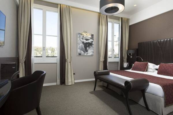 Deluxe double room Hotel Artemide**** in ROME