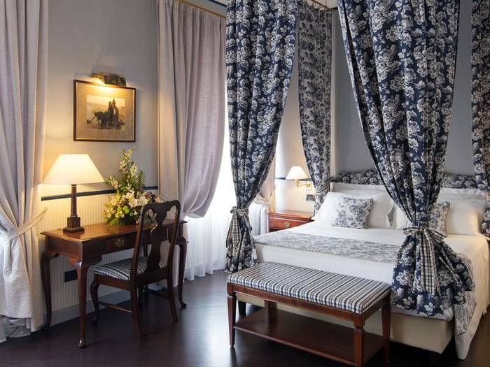 Deluxe queen single room french bed hotel victoria**** turin Deluxe queen single room french bed hotel victoria**** turin