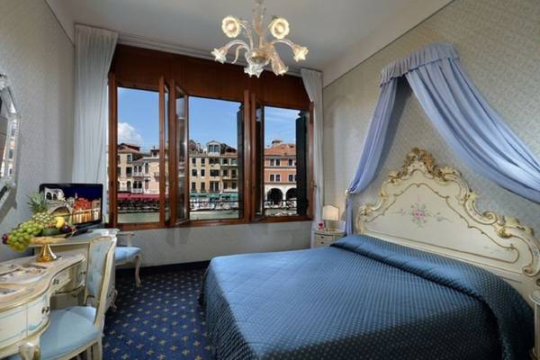 Camera Deluxe matrimoniale con vista Hotel Rialto**** a VENEZIA