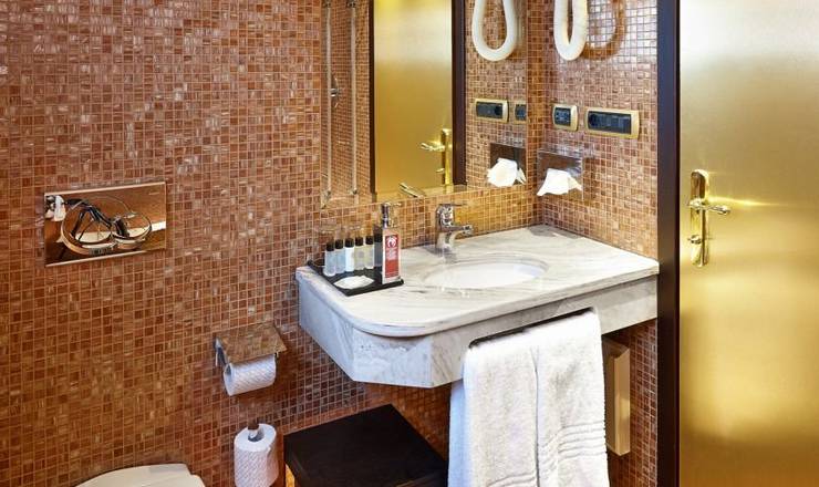 Classic double room hotel saturnia & international**** venice Classic double room hotel saturnia & international**** venice