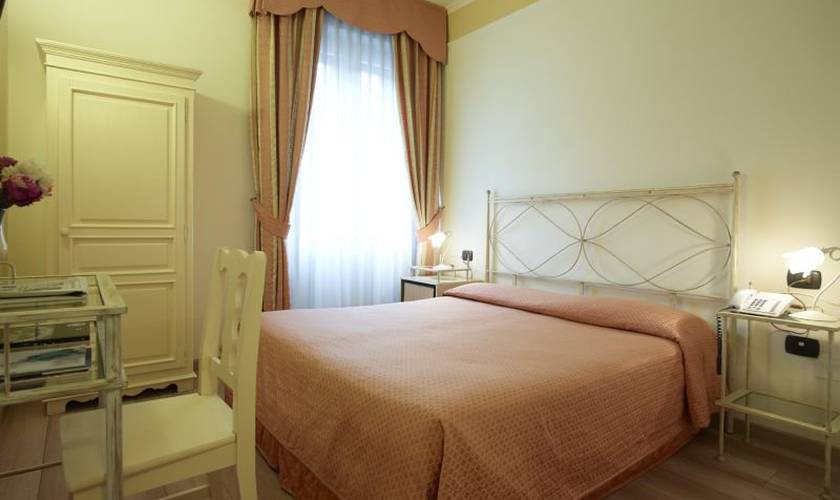 Camera matrimoniale Hotel Italia*** VERONA Camera matrimoniale Hotel Italia*** VERONA