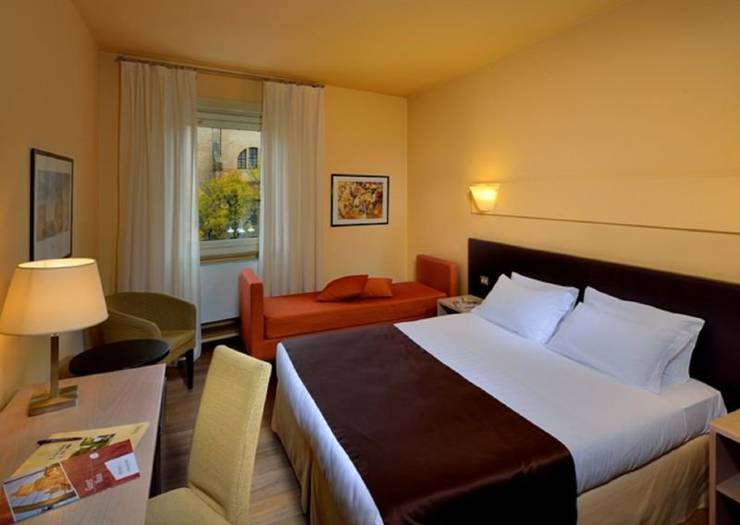 Camera tripla Hotel Carlton*** FERRARA Camera tripla Hotel Carlton*** FERRARA