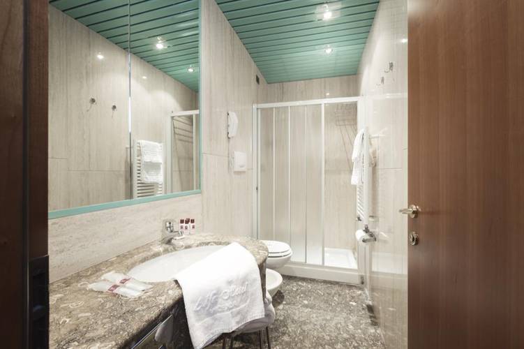 Classic double or twin room: Alfa Fiera Hotel**** VICENZA Classic double or twin room: Alfa Fiera Hotel**** VICENZA