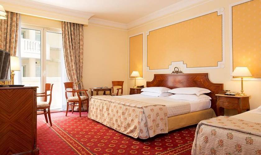 Camera tripla Grand Hotel Vanvitelli**** CASERTA Camera tripla Grand Hotel Vanvitelli**** CASERTA