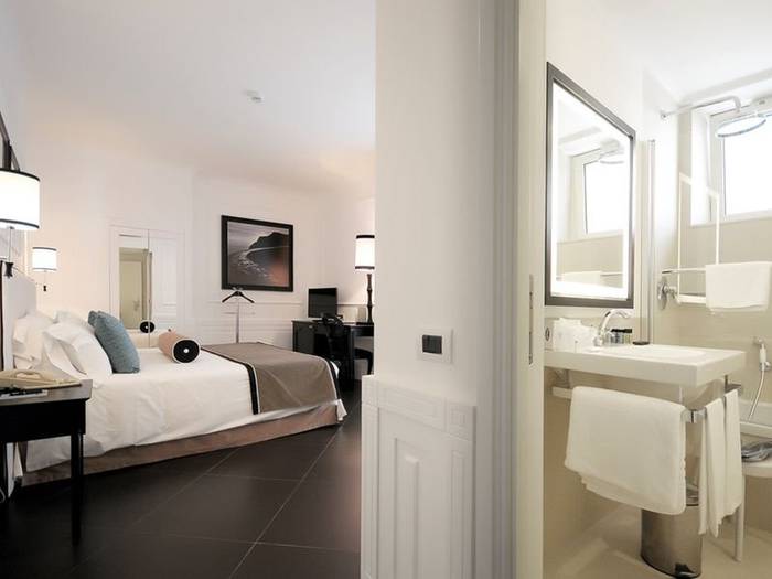 Executive double room Grand Hotel Oriente**** NAPLES Executive double room Grand Hotel Oriente**** NAPLES