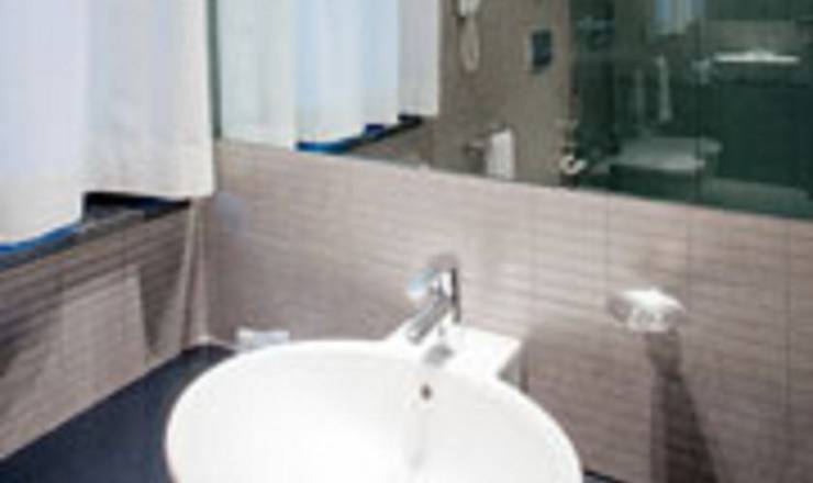 Small double for single use hotel ovest**** piacenza Small double for single use hotel ovest**** piacenza