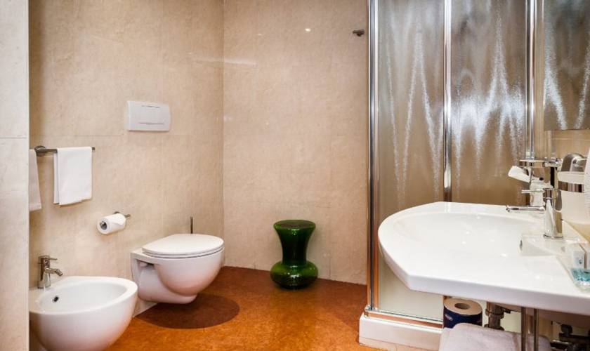 Camera superior tripla Hotel Dei Cavalieri Caserta**** CASERTA Camera superior tripla Hotel Dei Cavalieri Caserta**** CASERTA