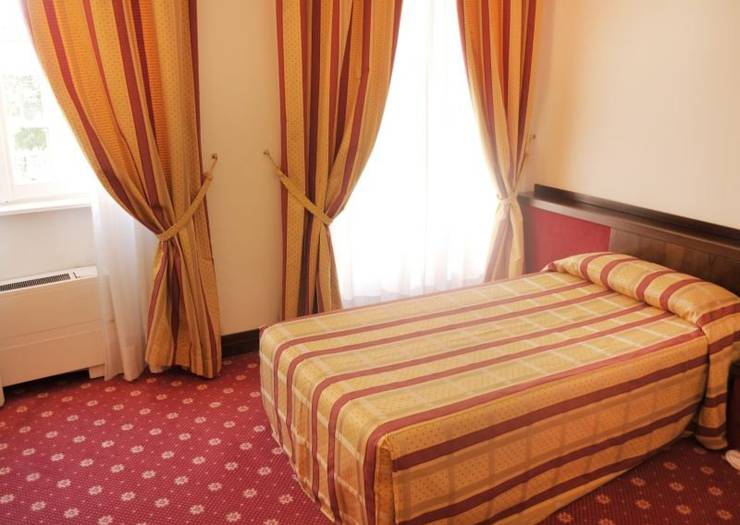 Standard single room Hotel Excelsior San Marco**** BERGAMO Standard single room Hotel Excelsior San Marco**** BERGAMO