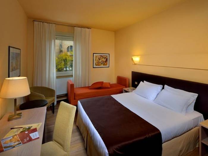 Triple room hotel carlton*** ferrara Triple room hotel carlton*** ferrara